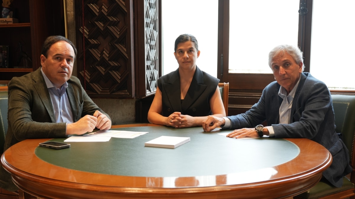Pérez Llorca junto a Samira Khodoyar y Raúl Mérida