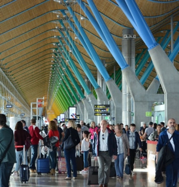 Vuelo retrasado por huelga: cuándo es posible reclamar