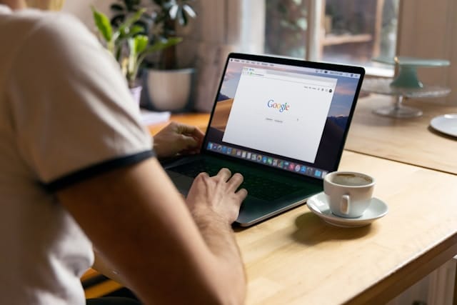 Google y la inteligencia artificial deciden hoy la reputación de tu empresa antes de que nadie te llame
