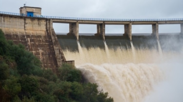 Veolia y TotalEnergies se alían para descarbonizar el ciclo del agua en España con energía 100% renovable