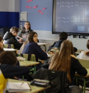 Madrid impulsa la excelencia educativa y aumenta un 78% sus catedráticos de [...]