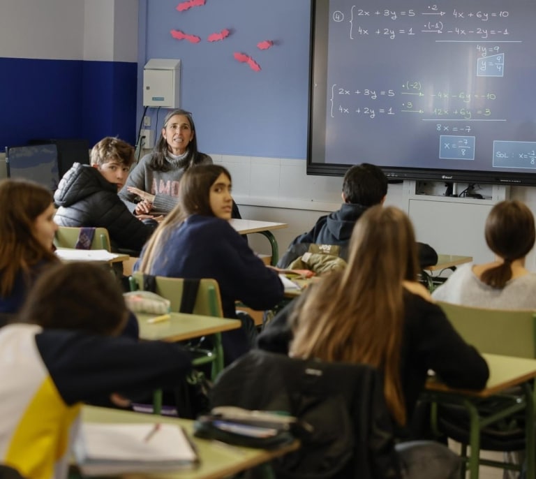 Madrid impulsa la excelencia educativa y aumenta un 78% sus catedráticos de enseñanzas no universitarias con 330 plazas
