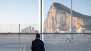 Reino Unido y la UE 'derriban' la verja de Gibraltar