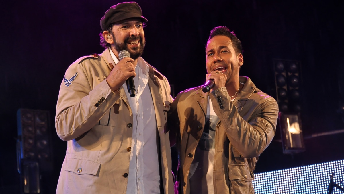 Anthony Romeo Santos junto a Juan Luis Guerra, Estadio Olímpico, Santo Domingo 2012.