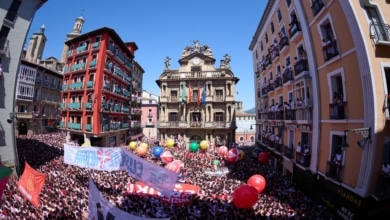 Viva San Fermín... y "destroy Israel": las mejores imágenes del chupinazo