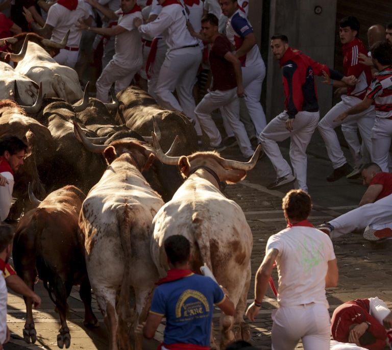 Once heridos en el tercer encierro de los Sanfermines, uno por asta de toro en el brazo