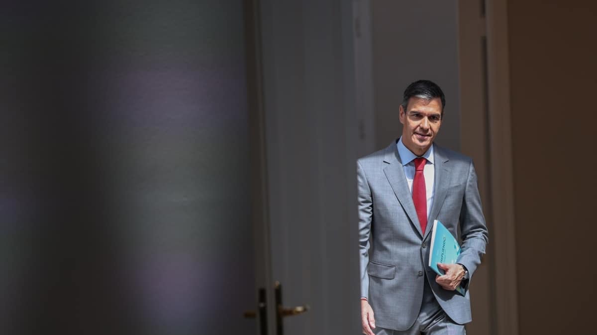 El presidente del Gobierno, Pedro Sánchez, a su llegada a la rueda de prensa