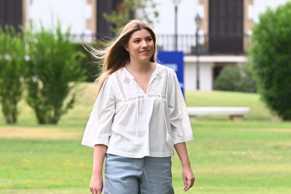 La Infanta Sofía, durante una visita a una de las actividades educativas en el Monasterio de Cogullada, a 8 de julio de 2026, en Zaragoza, Aragón (España). La Infanta entregará esta tarde la primera edición de las ayudas “Docentes Referentes” de la Fundación Ibercaja, en su 150º aniversario, en la que cinco docentes serán reconocidos por su excelencia en liderazgo educativo, sostenibilidad, inclusión, investigación educativa y educación integral para la salud. Ramón Comet / Europa Press 08 JULIO 2026;INFANTA;EDUCACIÓN;DOCENCIA; 08/7/2026