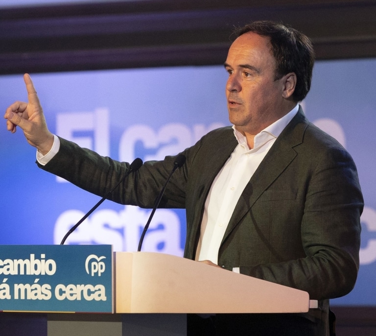 Tellado se deshace en elogios a Pérez Llorca, aunque se muestra ambiguo hacia su futura candidatura