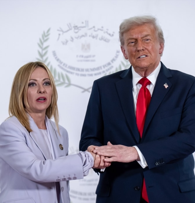Trump contra Meloni: ahora él pide una orden de alejamiento pero ella no reacciona