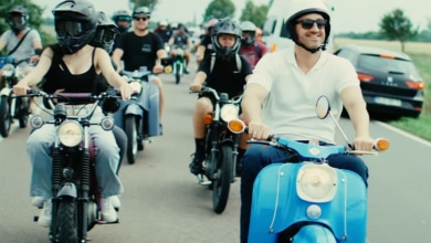 El candidato ultra alemán que hace campaña en una moto Simson, una marca de judíos víctimas del nazismo