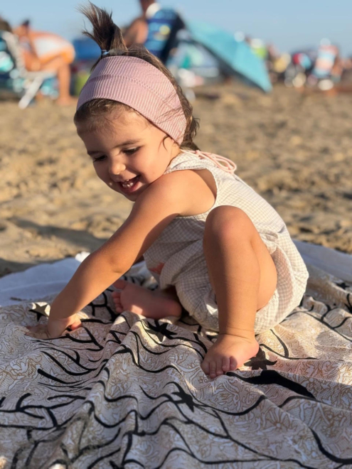 Imagen de Claudia en la playa