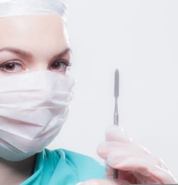 Normativa de baja laboral por intervención quirúrgica: Trámites, derechos y plazos