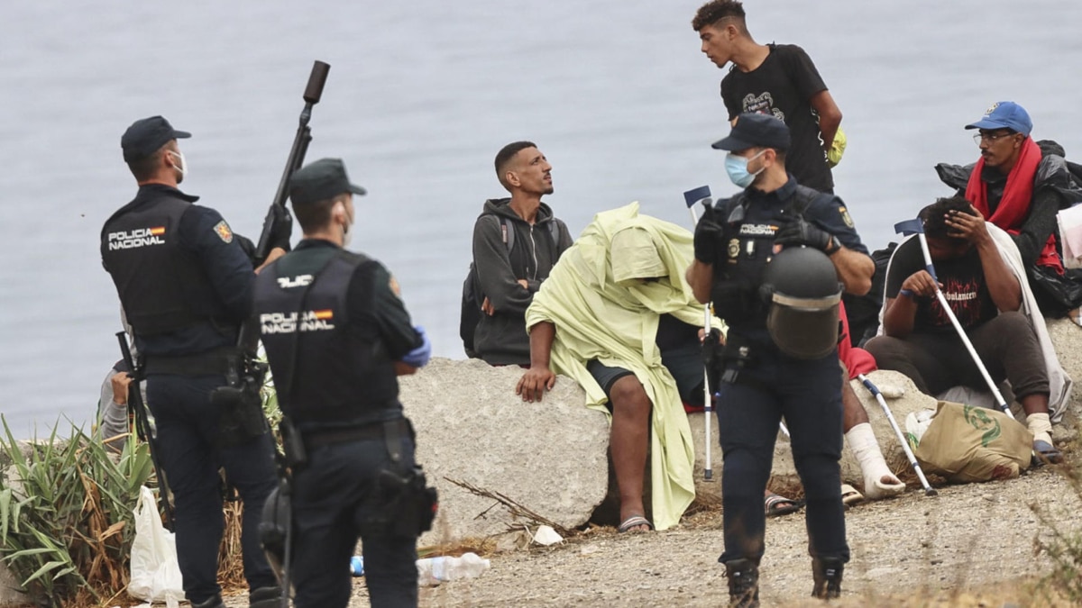 Agentes de la Policía Nacional en Ceuta