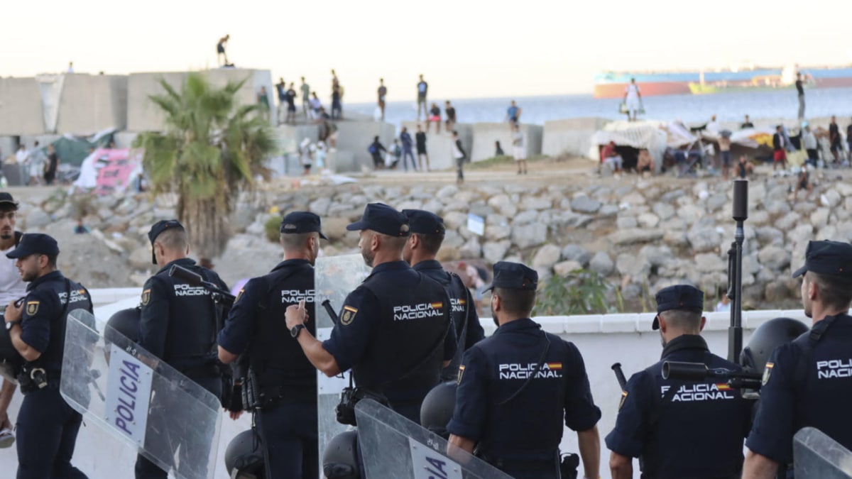 Agentes de la Policía Nacional desplegados en Ceuta