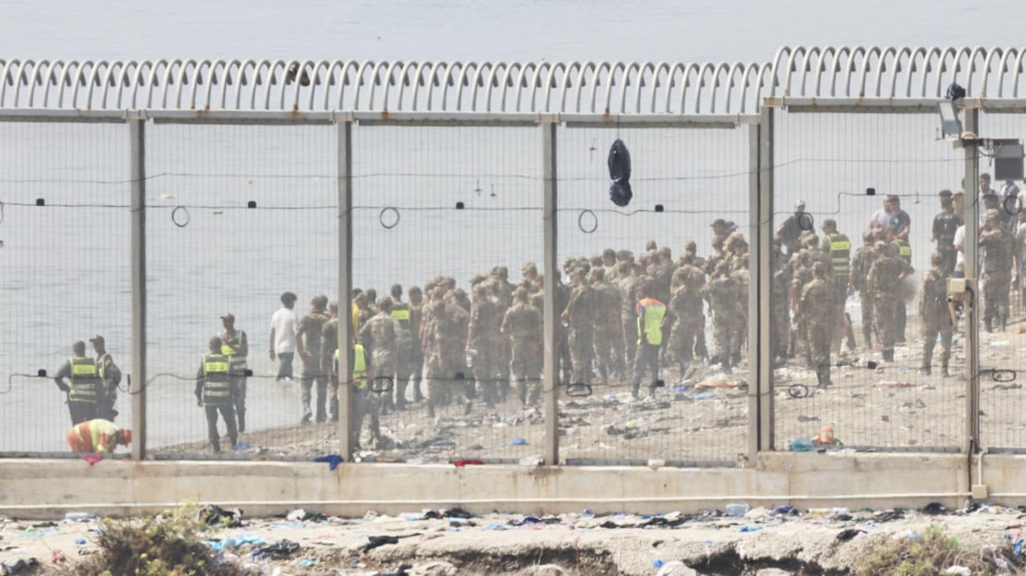 Valla que separa Ceuta y Marruecos en el Tarajal
