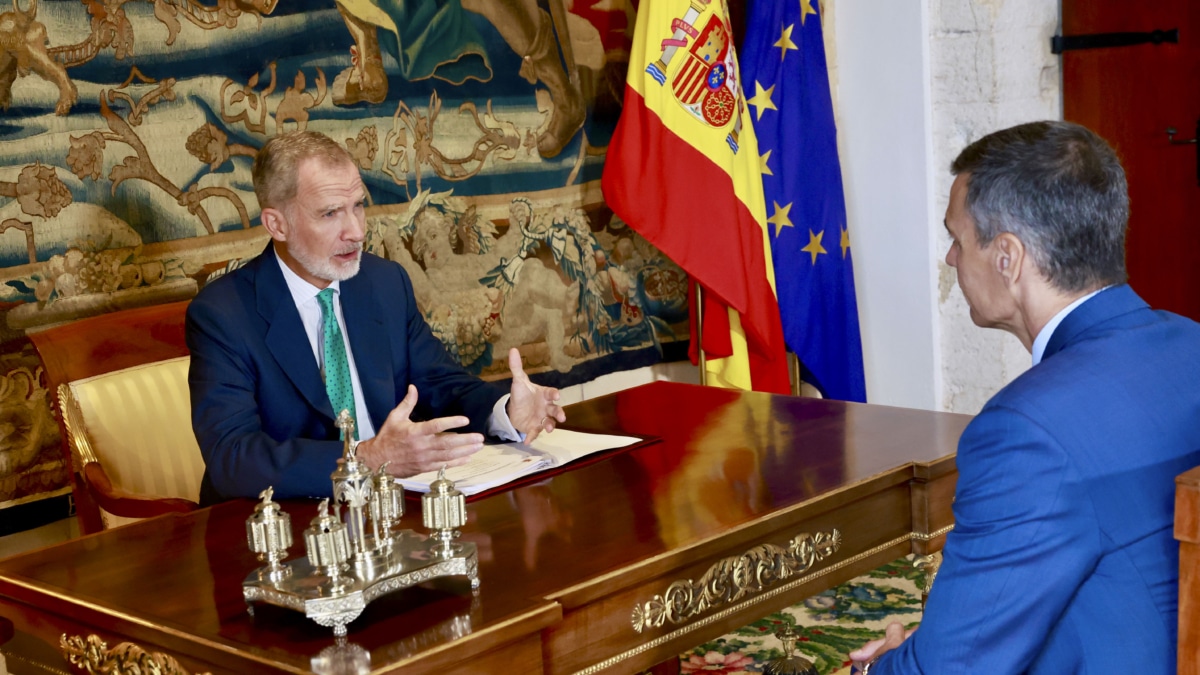 El rey Felipe VI despacha con el presidente del Gobierno, Pedro Sánchez, hace unos días.