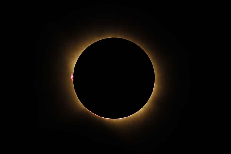 PALAS DE REI (LUGO), 12/08/2026.- Eclipse de sol visto desde Castillo de Pambre en Palas Rei, Lugo, este miércoles. EFE/Eliseo Trigo