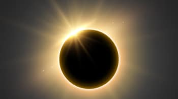 Qué es exactamente un eclipse solar: el fenómeno cósmico que sirvió para dar la razón a Einstein 