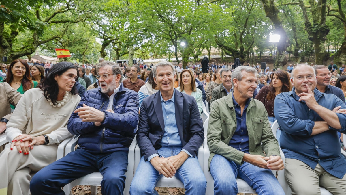 Rajoy y Feijóo, entre otros líderes del PP, en la apertura del curso político en Pontevedra.