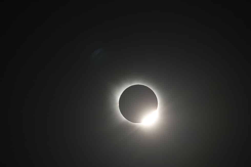FERROL (A CORUÑA), 12/08/2026.- Eclipse de sol visto este miércoles desde la playa de Doniños, en Ferrol. EFE/Kiko Delgado