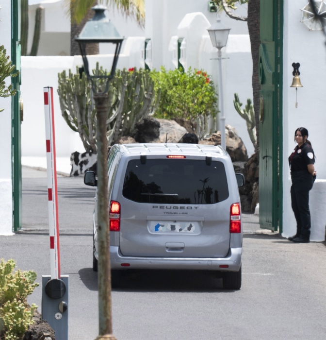 Pedro Sánchez llega en Falcon a Lanzarote para iniciar sus vacaciones en [...]
