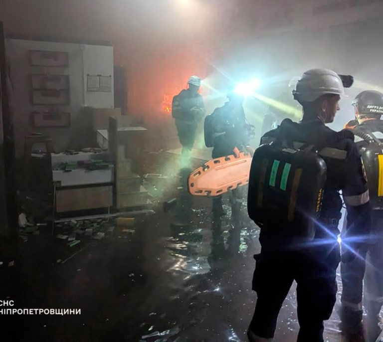 Al menos 14 muertos y 121 heridos en un ataque ruso con drones contra un centro comercial en Ucrania