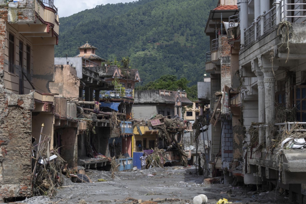 Un superviviente en Devighat Village
