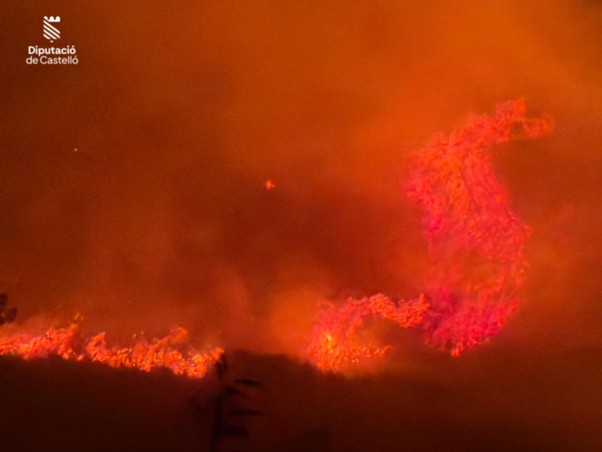 El fuego avanza incontrolado este agosto en Castellón.