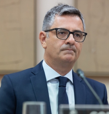 El Gobierno intenta reconducir su imagen en la respuesta a la crisis [...]