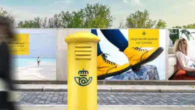 Buzones sin cartas y paquetes que no dejan de llegar: así ha cambiado el correo de los españoles