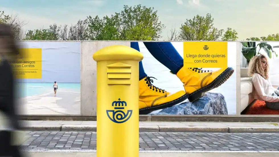 Buzones sin cartas y paquetes que no dejan de llegar: así ha cambiado el correo de los españoles
