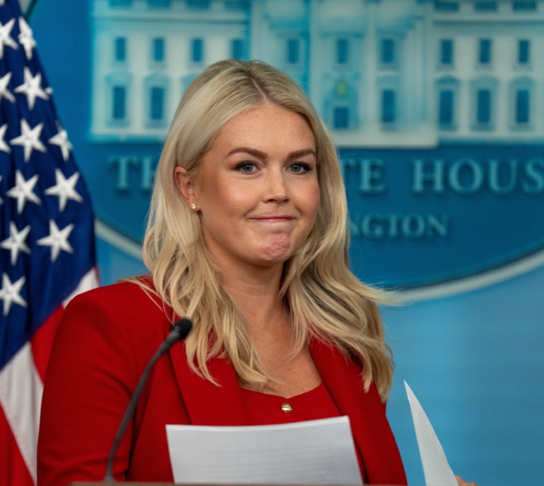 Donald Trump pierde a su fiel escudera ante los medios: Karoline Leavitt salta del barco