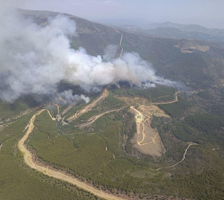 Extremadura eleva a nivel 2 el incendio de Pinofranqueado, que obliga a evacuar a unas 700 personas