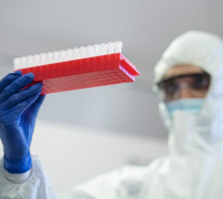 ¿Podría llegar el ébola a España? Lo que se sabe sobre la epidemia más rápida de los últimos años