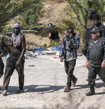 Marruecos impide un nuevo salto masivo de migrantes  en Ceuta con [...]