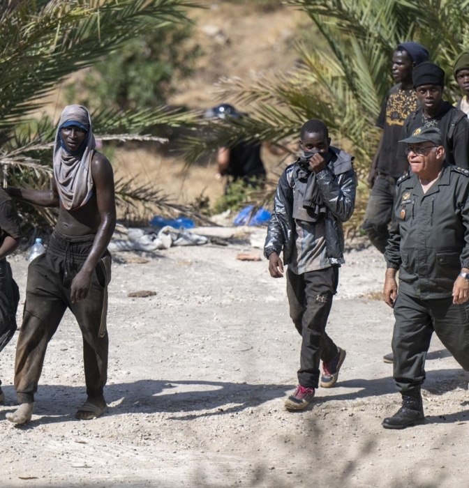 Marruecos impide un nuevo salto masivo de migrantes  en Ceuta con 148 detenidos