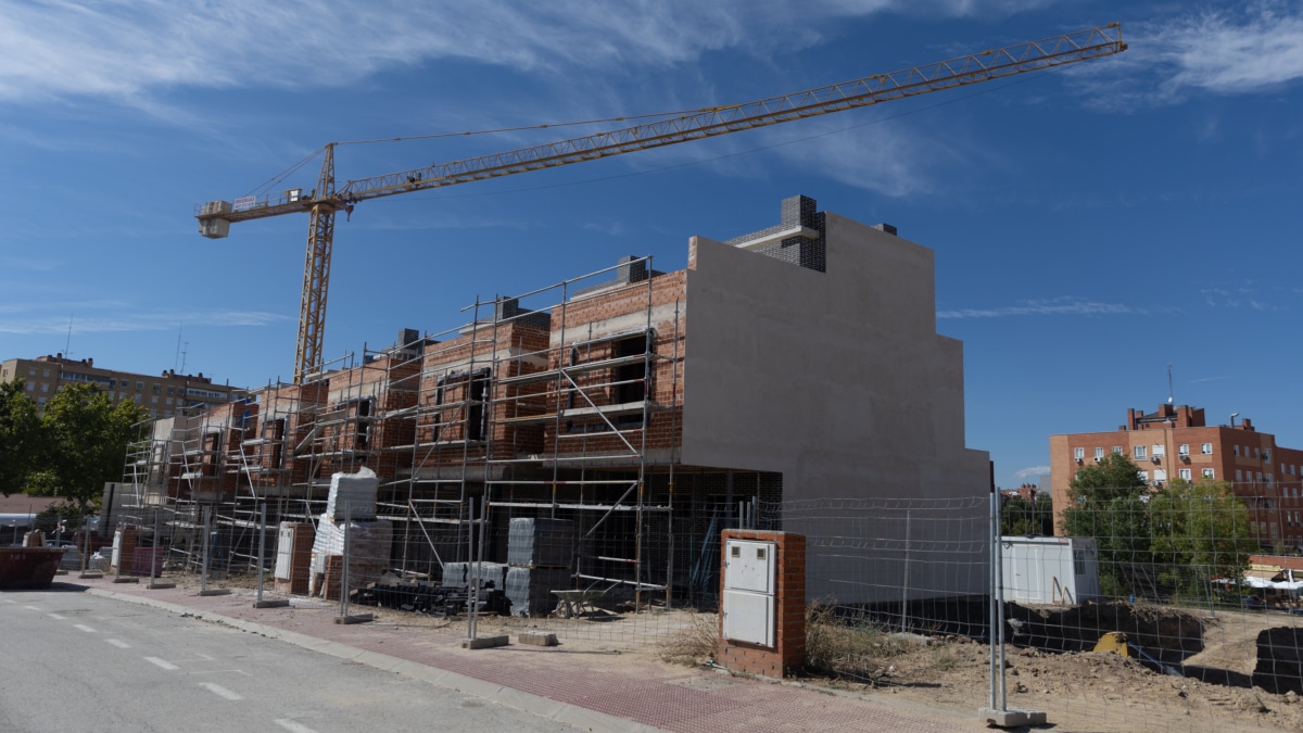 Vista general de las obras de vivienda nueva.