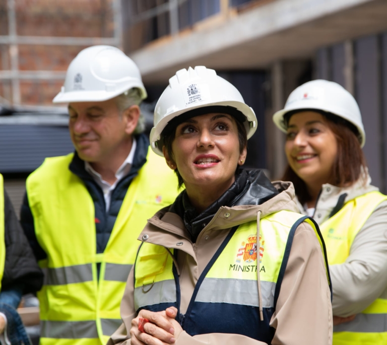 Vivienda se gasta casi 50.000 euros en una empresa para fotografiar las casas pagadas con fondos europeos