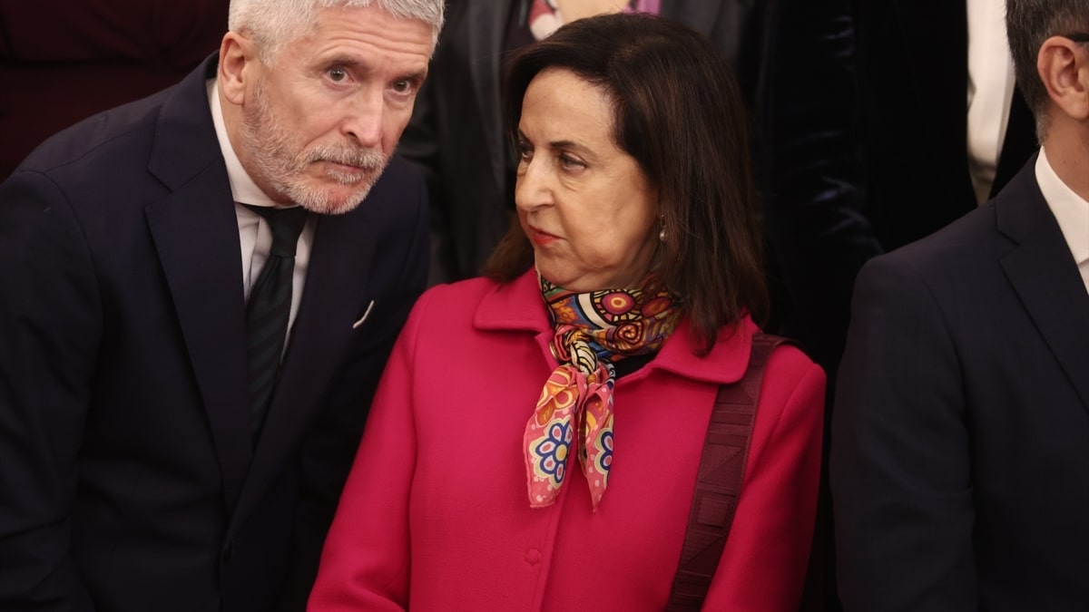 El ministro de Interior, Fernando Grande Marlaska, y la ministra de Defensa, Margarita Robles
