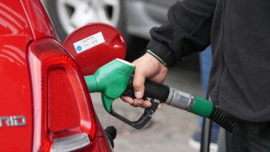 El Gobierno subirá la rebaja fiscal del gasóleo a 20 céntimos en septiembre por la escalada de su precio