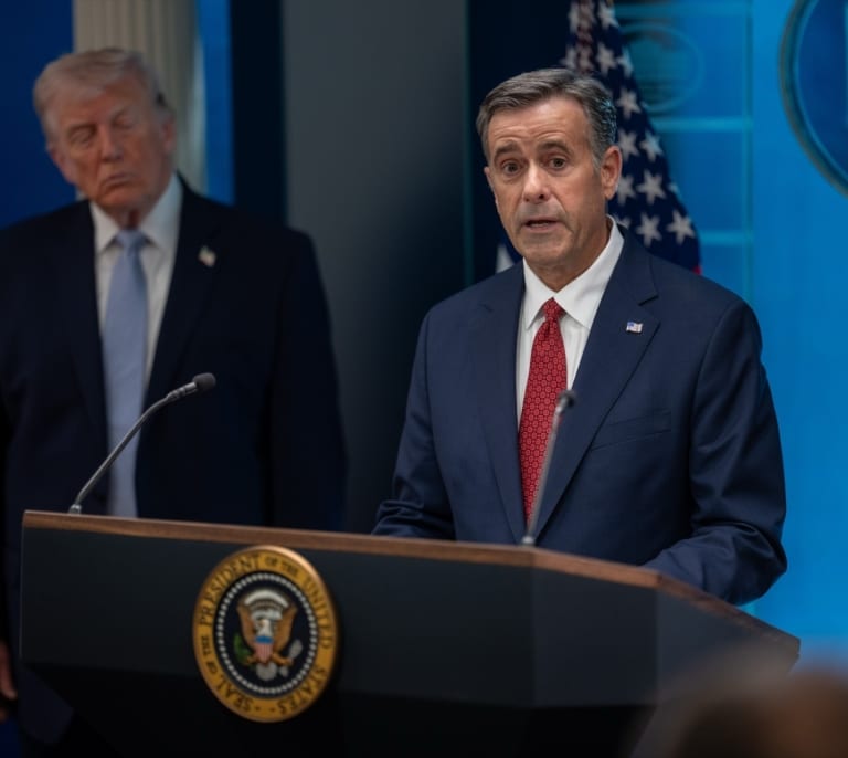Qué se sabe de la misteriosa visita del jefe de la CIA a Moscú a la que Trump quiere restar importancia