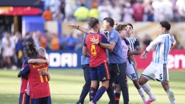 La FIFA sanciona con diez partidos a Paredes por los incidentes de la final del Mundial y uno a Gavi