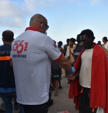 La carga sanitaria de los migrantes en Ceuta abre un frente político [...]