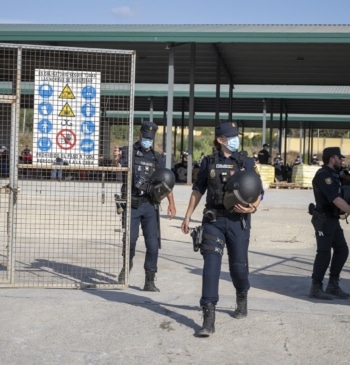 Policías denuncian las prioridades de Interior en Ceuta: dos patrullas menos en [...]