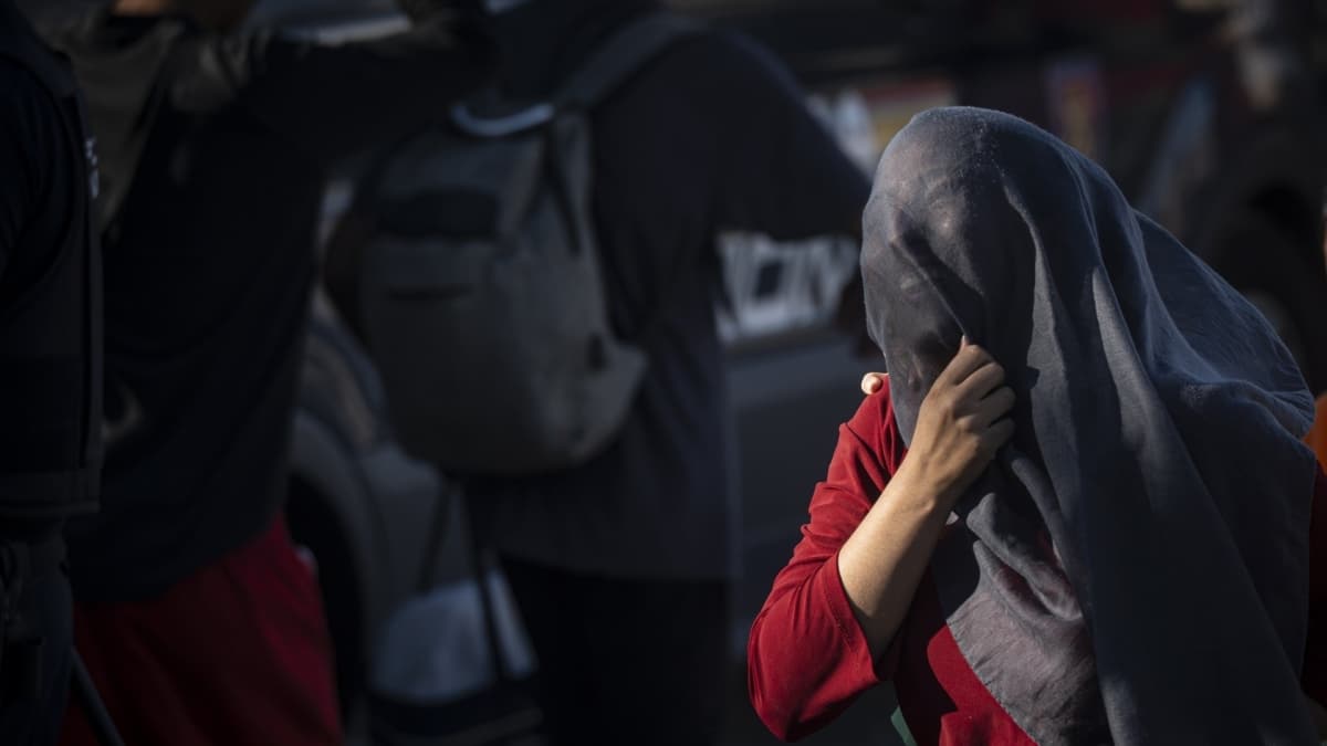 Varios inmigrantes en una playa de Ceuta el pasado 21 de agosto.