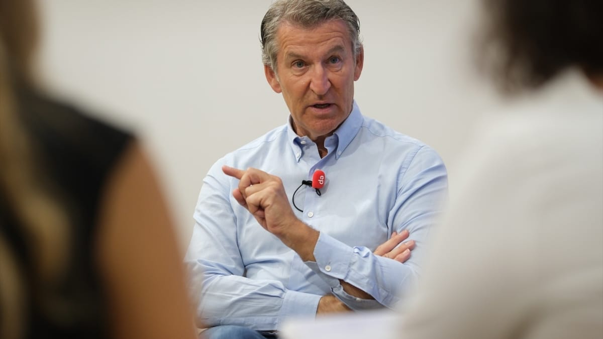 El presidente del Partido Popular, Alberto Núñez Feijóo, durante una entrevista para Europa Press