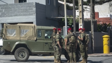 Doce migrantes detenidos en Ceuta tras apedrear y herir a cuatro militares durante una emboscada