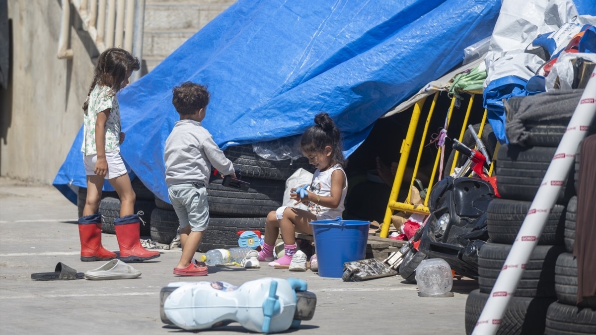 Varios niños migrantes en Ceuta, a 22 de agosto