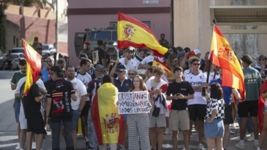 "¡Un caballa nunca se rinde!": vecinos de Ceuta vuelven a la calle para protestar por la situación migratoria